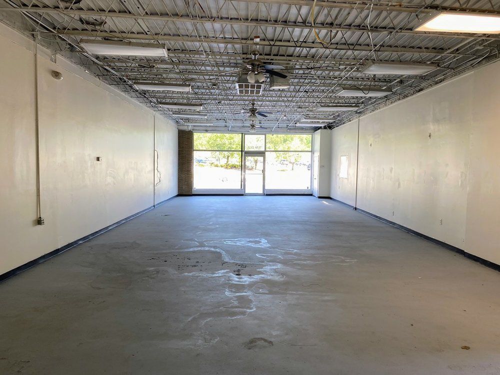 Retail For Lease: 3902 Hixson Pike, Chattanooga, TN 37415